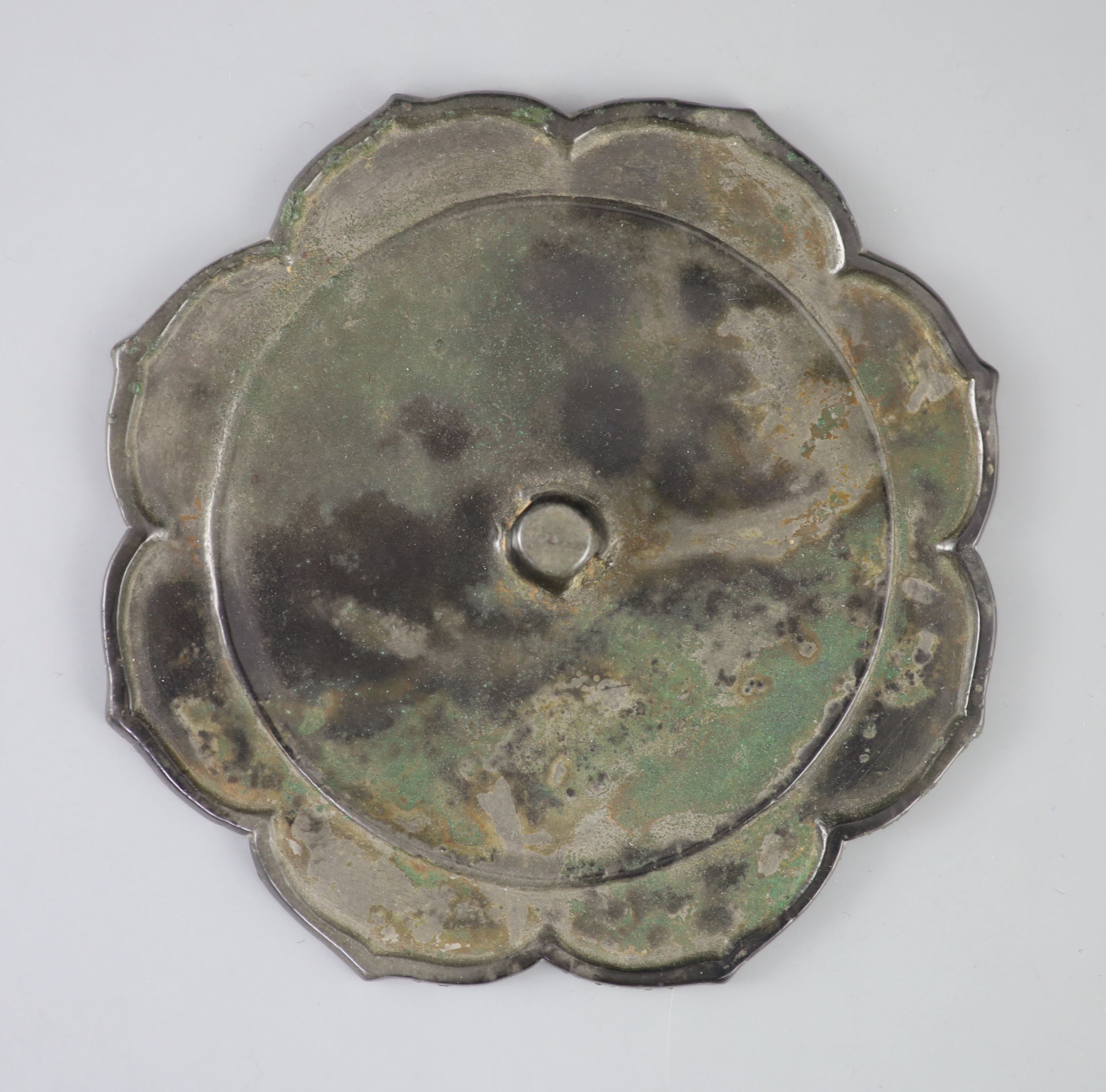 A Chinese bronze mirror, Song dynasty, 16cm diameter
